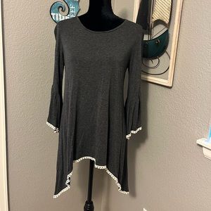 CELESTE Charcoal Grey 3/4 Sleeve top! Size M